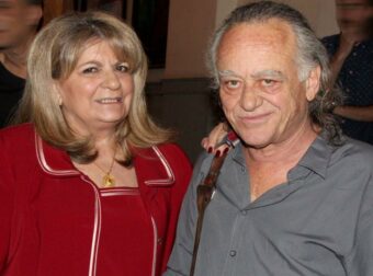 Συγκλονίζει η τελευταία δημόσια εμφάνιση του Νίκου Καλογερόπουλου – Μαυροφορεμένος και θλιμμένος πριν αποσυρθεί από τα φώτα