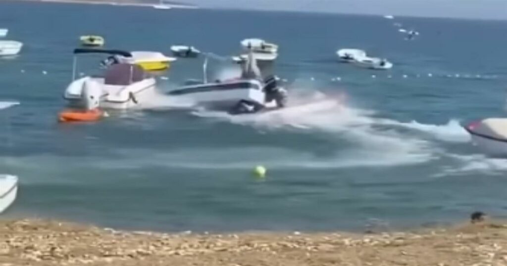 Πανικός στη Νάξο: Ταχύπλοο εκτός ελέγχου «καβάλησε» δύο σκάφη δίπλα σε λουόμενους – Βίντεο από τη στιγμή της πρόσκρουσης