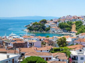 Επιβατηγό πλοίο προσέκρουσε σε θαλάσσιο ταξί στη Σκιάθο
