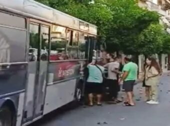 ΕΚΤΑΚΤΟ: Νεκρός οδηγός αστικού λεωφορείου ενώ οδηγούσε (video)