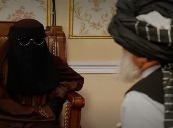 Οδοιπορικό του BBC στο Αφγανιστάν των Ταλιμπάν: Η 18χρονη που ζήτησε διαζύγιο μπροστά σε κυβερνήτη – «Οι γυναίκες είναι ανεγκέφαλες»