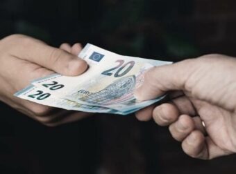 13ος και 14ος μισθός στο Δημόσιο: Μόνο με νόμο η επιστροφή τους – Απογοήτευση για τους Δημόσιους Υπαλλήλους, μετά το οριστικό «όχι» από το Συμβούλιο της Επικρατείας