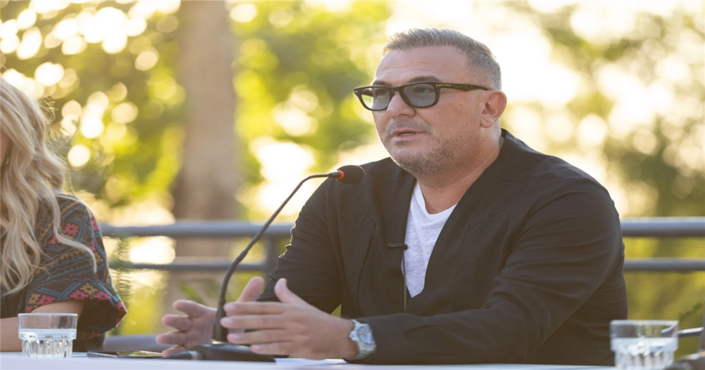 ΑΔΙΑΝΟΗΤΟ: Πού βρισκόταν ο Αντώνης Ρέμος την ώρα της κηδείας του Μαζωνάκη – Μόλις μαθεύτηκε και πάγωσαν όλοι
