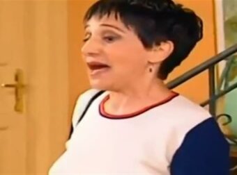 Σήμερα δεν την γνωρίζει ούτε ο Χάρης Ρώμας: Θυμάστε τη Νίτσα από το Κωνσταντίνου και Ελένης, σήμερα είναι 80 χρονών και είναι μία άλλη