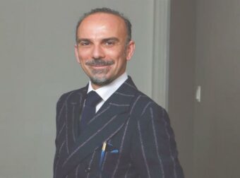 Μόλις έσκασε η νέα καταγγελία: Η βαλίτσα, οι δονhτές και η «θεραπεία» που φέρεται να πρότεινε ο γιατρός του Μαζωνάκη