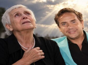 Τα πρώτα λόγια της χαροκαμένης μάνας μετά την προφυλάκιση των γιατρών: «Γιώργο μου, μωρό μου, αγάπη μου, τους βάλανε στη φυλακή» – Σε ποιανού την αγκαλιά λύγισε