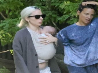 Μαμά για πρώτη φορά στα 40 της χρόνια πασίγνωστη τραγουδίστρια