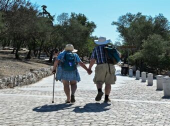 «Προτιμώ να τα ξοδέψω σε διακοπές παρά να τα αφήσω στα παιδιά μου»: Οι συνταξιούχοι Δεν κρατούν τα λεφτά για τα παιδιά τους, αλλά προτιμούν να περνούν καλά