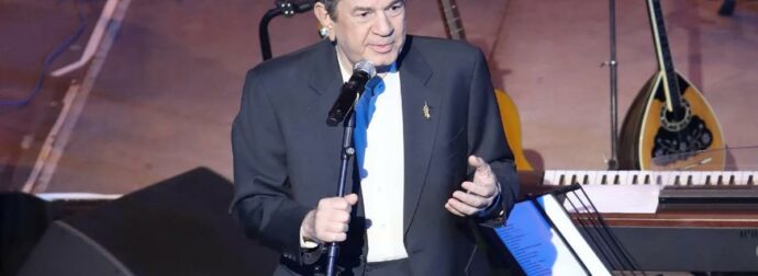 ΕΚΤΑΚΤΟ: Έπαθε εγκεφαλικό ο Σταμάτης Σπανουδάκης και βγήκε live και το είπε – Αναβάλλεται η συναυλία του (video)