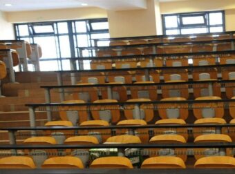 Σε επιφυλακή το Πανεπιστήμιο Πατρών για όσους αντιγράφουν με τη βοήθεια της τεχνητής νοημοσύνης – Στο επίκεντρο τα «έξυπνα» γυαλιά και οι «ψείρες»