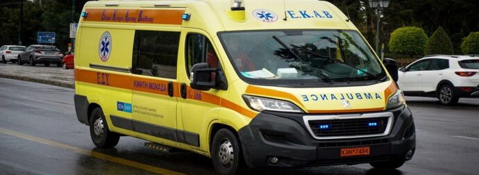 50χρονη έπαθε ανακοπή από πτώση κεραυνού και κατέρρευσε στη μέση του δρόμου