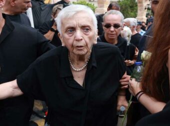 Ούτε λεφτά ούτε σπίτια:Αυτό ήταν το ανεκτίμητης αξίας δώρο που έκανε ο Mαζωνάκης στη μητέρα του πριν πεθάνει
