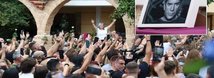 Ανατριχίλα: Πούλμαν, λαοθάλασσα και σπαρακτικά μηνύματα στη λαϊκή αγρυπνία στη Νίκαια – Ο κόσμος περιμένει τη σορό του Μαζωνάκη στον ιερό ναό Αγ. Τριάδας (video)