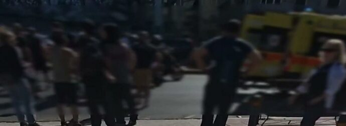 Μηχανή παρέσυρε ανδρόγυνο με παιδάκι στην Αλεξάνδρας – Τέσσερις τραυματίες σε «Ερυθρό» και Παίδων «Αγλαΐα Κυριάκου»