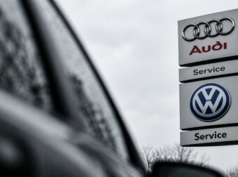 Σχεδόν τρία εκατομμύρια οχήματα Volkswagen και Audi ανακαλούνται παγκοσμίως – Πρόβλημα στο τιμόνι