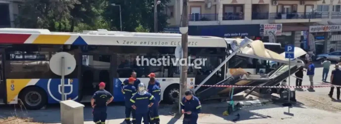 Θεσσαλονίκη: Λεωφορείο έπεσε πάνω σε στάση μετά από σύγκρουση – 4 τραυματίες – Σε κρίσιμη κατάσταση μια γυναίκα