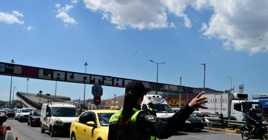 48χρονος επιτέθηκε σε δύο γυναίκες τροχονόμους που του έκοψαν κλήση – «Δεν θα γράψεις εσύ εμένα» (video)