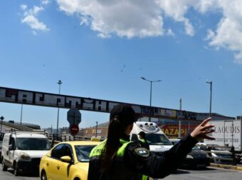 48χρονος επιτέθηκε σε δύο γυναίκες τροχονόμους που του έκοψαν κλήση – «Δεν θα γράψεις εσύ εμένα» (video)