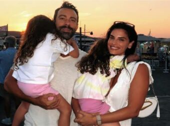«Η οικογένειά μας μεγάλωσε»: Μόλις μαθεύτηκαν τα ευχάριστα για Σάκη Τανιμανίδη και Χριστίνα Μπόμπα – Η έκπληξη που έκανε τις κόρες τους να τρελαθούν από χαρά