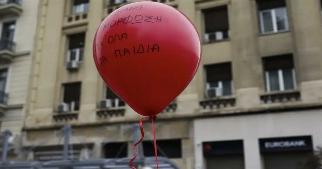 «Παραλύει» η Ελλάδα με Γαλλική συνταγή – Στους δρόμους μαθητές, δάσκαλοι και καθηγητές