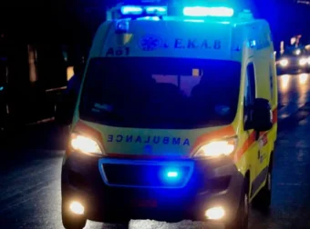 Σοκ: Αυτοκίνητο παρέσυρε γυναίκα συνεπιβάτη που εκτινάχθηκε από μηχανή – Ο οδηγός της μηχανής την εγκατέλειψε σοβαρά τραυματισμένη